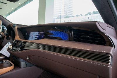Bộ ảnh chi tiết xe Lexus LS500h 2020 bản giới hạn tại Việt Nam 43 Táp-lô xe Lexus LS500h 2020