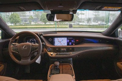 Bộ ảnh chi tiết xe Lexus LS500h 2020 bản giới hạn tại Việt Nam 25 Nội thất sang trọng xe Lexus LS500h 2020