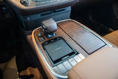 Bộ ảnh chi tiết xe Lexus LS500h 2020 bản giới hạn tại Việt Nam 37 Cần số xe Lexus LS500h 2020
