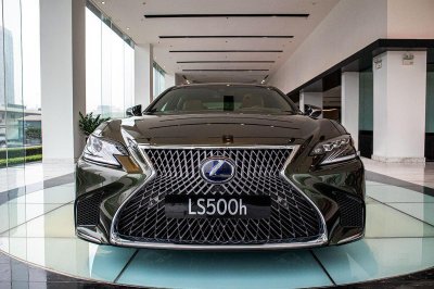 Bộ ảnh chi tiết xe Lexus LS500h 2020 bản giới hạn tại Việt Nam 1 Phía trước xe Lexus LS500h 2020