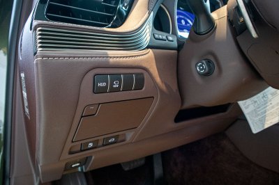 Bộ ảnh chi tiết xe Lexus LS500h 2020 bản giới hạn tại Việt Nam 46 Hình ảnh nút bấm HUD xe Lexus LS500h 2020
