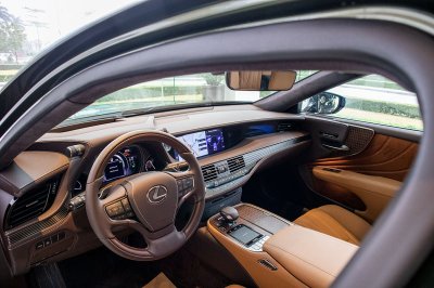 Lexus LS500h 2020 bản giới hạn đầu tiên tại Hà Nội 12 Nội thất xe Lexus LS500h 2020