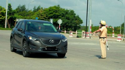Kinh nghiệm xử lý từ A-Z cho các bác tài bị CSGT tuýt còi 4 Kinh nghiệm xử lý từ A-Z cho các bác tài bị CSGT tuýt còi 4a