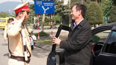 Kinh nghiệm xử lý từ A-Z cho các bác tài bị CSGT tuýt còi 3 Kinh nghiệm xử lý từ A-Z cho các bác tài bị CSGT tuýt còi 3a