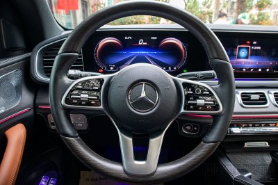 Vô-lăng xe Mercedes-Benz GLE300 Diesel 2020