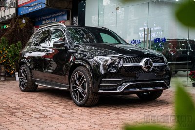 Ảnh chụp trước xe Mercedes-Benz GLE300 Diesel 2020