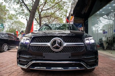 Đầu xe Mercedes-Benz GLE300 Diesel 2020