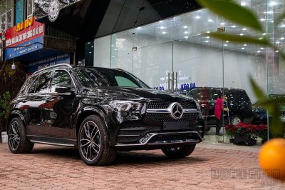 Ảnh chụp xe Mercedes-Benz GLE300 Diesel 2020 từ trước