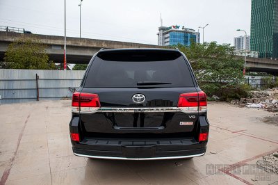 Hình ảnh đuôi xe Toyota Land Cruiser 2020