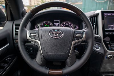 Vô-lăng xe Toyota Land Cruiser 5.7L 2020