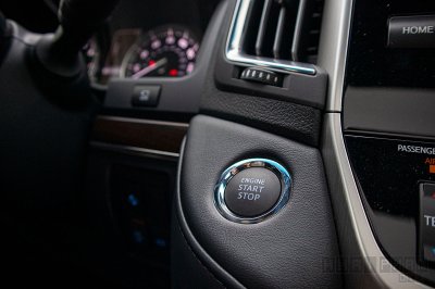 Nút điều khiển xe Toyota Land Cruiser 5.7L 2020