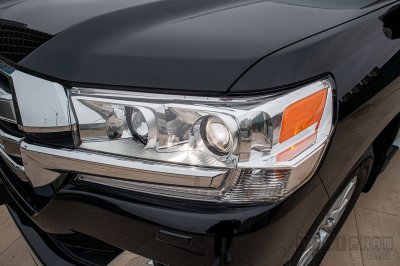 đèn pha xe Toyota Land Cruiser 5.7L 2020