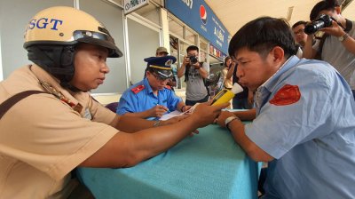 CSGT tạm dừng kiểm tra nồng độ cồn CSGT tạm dừng kiểm tra nồng độ cồna
