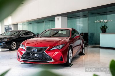 Ảnh chụp trước xe Lexus RC 300 2020