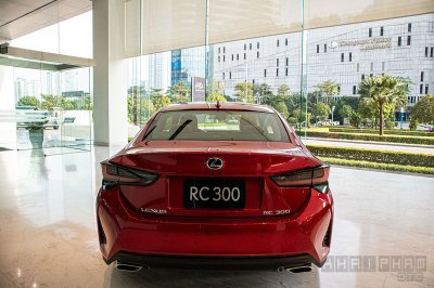 đuôi xe Lexus RC 300 2020