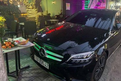 "Soi" chiếc Mercedes-Benz C200 mới cứng của tiền đạo U22 Tiến Linh a2