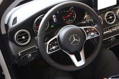 "Soi" chiếc Mercedes-Benz C200 mới cứng của tiền đạo U22 Tiến Linh a7