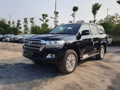 Toyota Land Cruiser 2020 màu đen 1