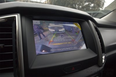 Ảnh chi tiết xe Ford Ranger Limited 2020 vừa ra mắt Việt Nam 31 Ảnh chụp camera lùi xe Ford Ranger Limited 2020