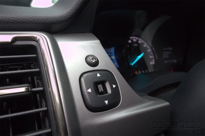 Ảnh chi tiết xe Ford Ranger Limited 2020 vừa ra mắt Việt Nam 35 Ảnh chụp nút chỉnh gương xe Ford Ranger Limited 2020