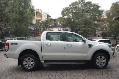 Ảnh chi tiết xe Ford Ranger Limited 2020 vừa ra mắt Việt Nam 9 Ảnh chụp thân xe Ford Ranger Limited 2020