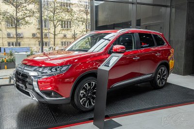 Mitsubishi Outlander 2020 có giá bán khởi điểm 825 triệu đồng.