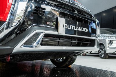 Khu vực cản trước của Mitsubishi Outlander 2020 được gia tăng chất thể thao Khu vực cản trước của Mitsubishi Outlander 2020 được gia tăng chất thể thao.