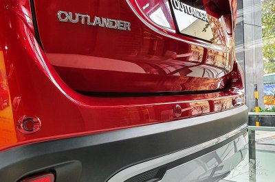 Cảm biến lùi trên Mitsubishi Outlander 2020.