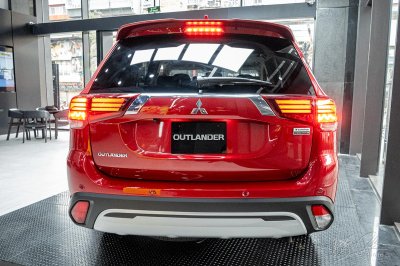 Phần đuôi xe của Mitsubishi Outlander 2020.