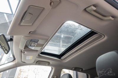 Trần xe của Mitsubishi Outlander 2020 sử dụng tông màu sáng, tạo sự tương phản cho không gian bên trong Trần xe của Mitsubishi Outlander 2020 sử dụng tông màu sáng, tạo sự tương phản cho không gian bên trong.