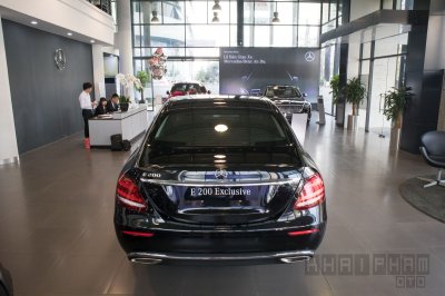 Ảnh chụp đuôi xe Mercedes-Benz E 200 Exclusive 2020