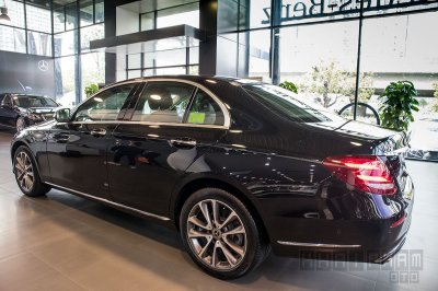 Ảnh chụp đuôi xe Mercedes-Benz E 200 Exclusive 2020