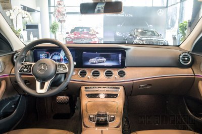 Ảnh chụp táp-lô xe Mercedes-Benz E 200 Exclusive 2020