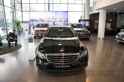 Ảnh chụp trước xe Mercedes-Benz E 200 Exclusive 2020