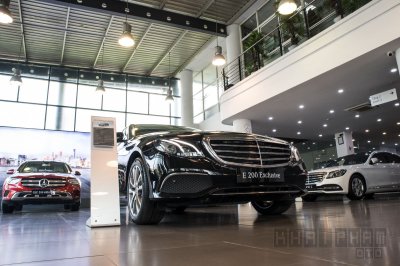 Ảnh chụp đầu xe Mercedes-Benz E 200 Exclusive 2020