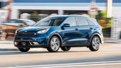 10 mẫu xe nhỏ an toàn nhất năm 2020: Kia Niro 2020 rộng rãi.