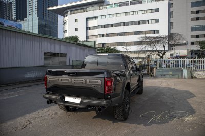 Ảnh chụp sau xe Ford F-150 Raptor Black Edition 2020