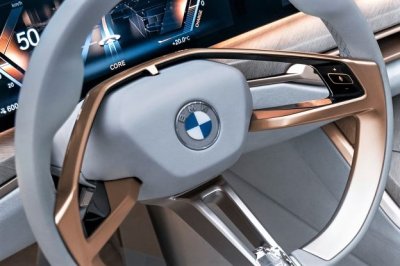 Sau Kia, BMW đổi logo mới