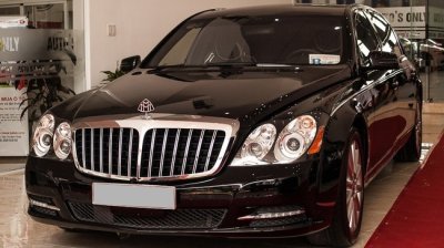 Chiếc Maybach 62S xuất hiện cùng Hà Tăng trong nhiều sự kiện.