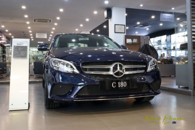 Soi chi tiết xe Mercedes-Benz E 180 2020 vừa ra mắt Việt Nam tại đại lý với giá hơn 2 tỷ đồng a1