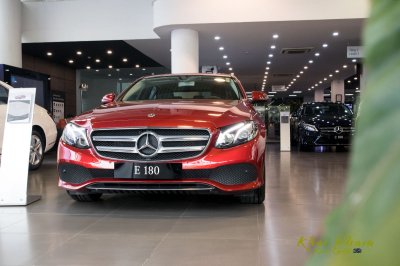 Ảnh chụp trước xe Mercedes-Benz E 180 2020