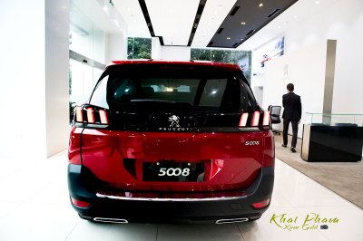 Ảnh chụp đuôi xe Peugeot 5008​​ Active 2020