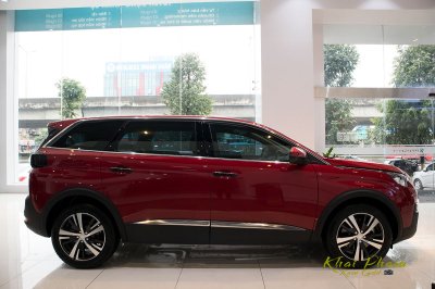 Ảnh chụp thân xe Peugeot 5008​​ Active 2020