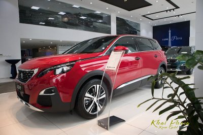 Ảnh chụp trước xe Peugeot 5008​​ Active 2020