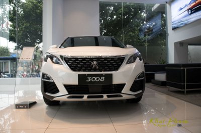 Ảnh chụp chính diện đầu xe Peugeot 3008​​ Active 2020