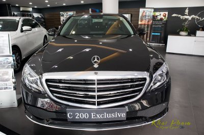 Hình ảnh chụp chính diện đầu xe Mercedes-Benz C 200 Exclusive 2020