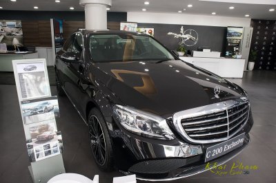 Ảnh chi tiết xe Mercedes-Benz C 200 Exclusive 2020 giá hơn 1,7 tỷ đồng tại Việt Nam 2 Hình ảnh chụp bên phải xe Mercedes-Benz C 200 Exclusive 2020