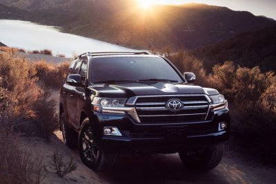 Toyota Land Cruiser- xe sử dụng hệ dẫn động 4 bánh phổ biến Toyota Land Cruiser- xe sử dụng hệ dẫn động 4 bánh phổ biến.