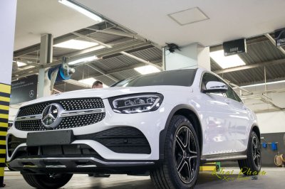 Ảnh chụp đầu xe Mercedes-Benz GLC 300 Coupe 2020