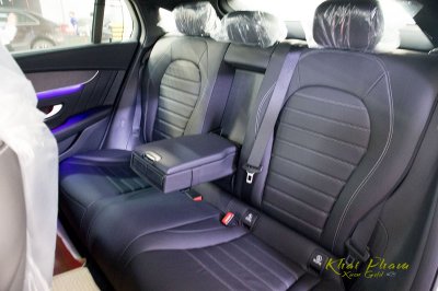 Mercedes-Benz GLC 300 Coupe 2020 giá hơn 3 tỷ đại lý, có trang bị mà GLC 300 CKD bị cắt 4 Ảnh chụp ghế sau xe Mercedes-Benz GLC 300 Coupe 2020